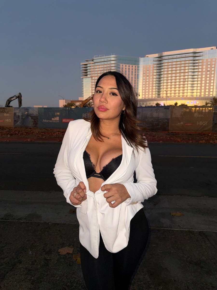 Take a pause and enjoy Ali Cruz — streaming from Guiyang