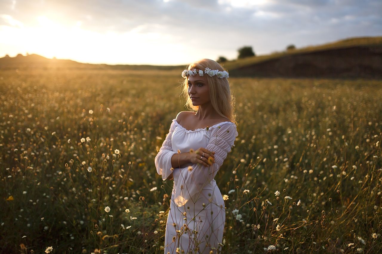 Girls in Slavic costumes in Guiyang
