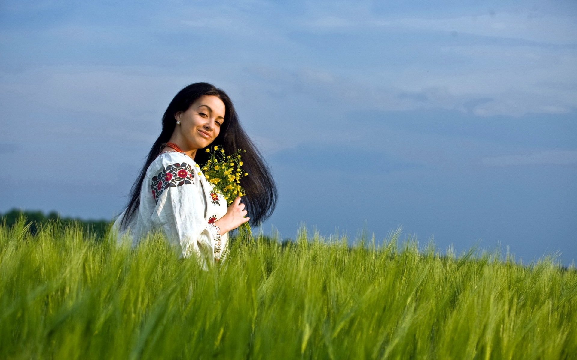 Girls in Slavic costumes in Guiyang